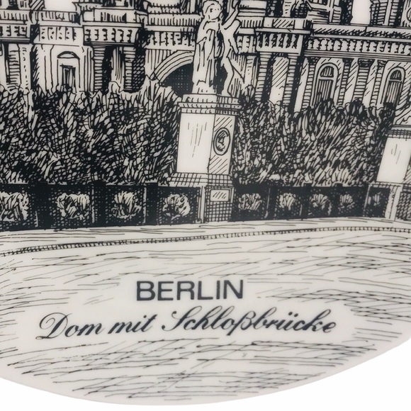 NWT Berlin Black White Lithograph HLR Berlin Plate - Picture 2 of 6